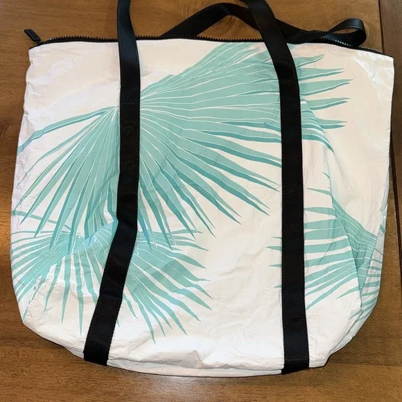 Aloha Collection White and Green Tote Bag - Picture 5 of 9